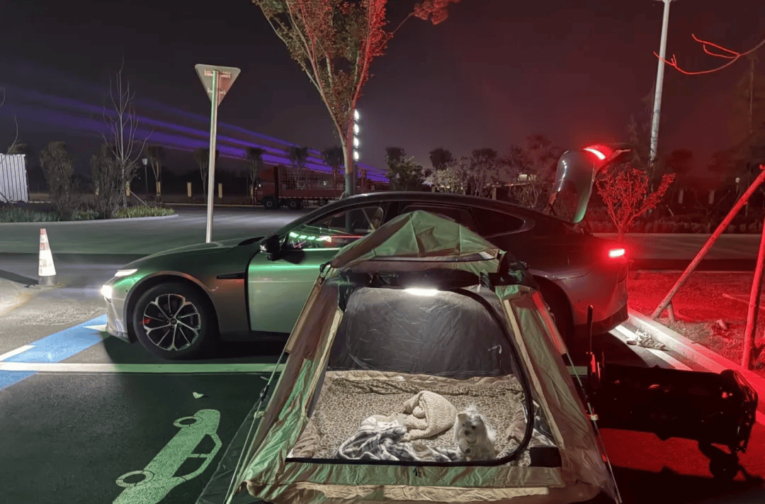 期间年轻人旅行掀起“帐篷过夜”热潮AG真人平台不住酒店住帐篷！国庆(图3)