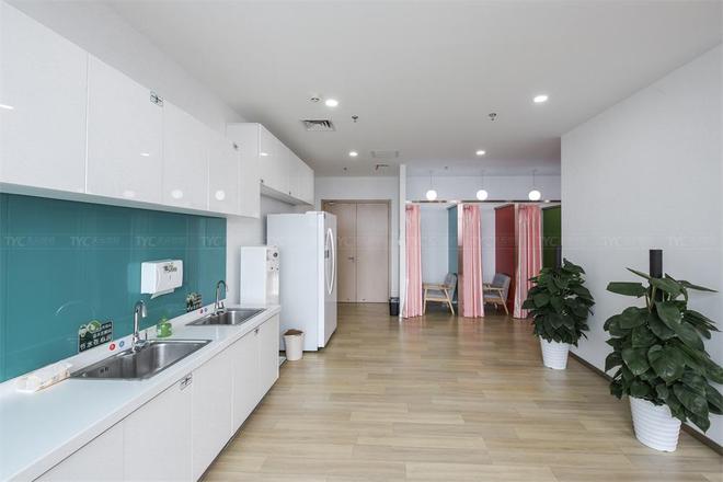 遇雨季？5 步防水攻略避坑！AG真人app办公楼装修设计(图3)